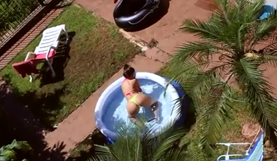 Flagra minha vizinha novinha na piscina