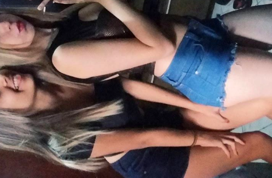 Dani e lorena duas novinha da faculdade se pegando gostoso