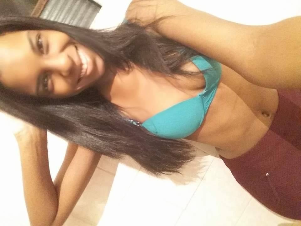 Ana mulata gostosinha de São paulo caiu no whatsapp nua