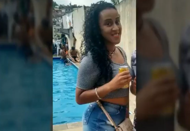 Morena safada da zona norte na suruba com os moleques