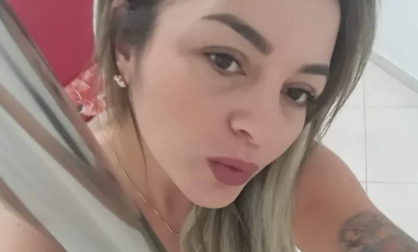 Lívia loira cavala de Osasco trepando com o vizinho caiu na net