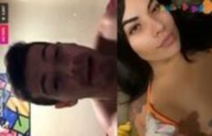 Carol pelada na live com o amigo