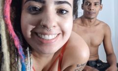 Novinha trepando gostoso com fã