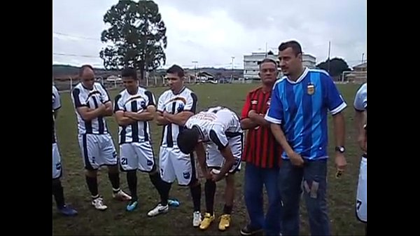 3 Jogadores De Um Campeonato De Futebol Amador Iram Receber