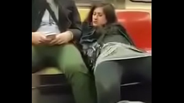 Aluna Safada Asiatica No Metro