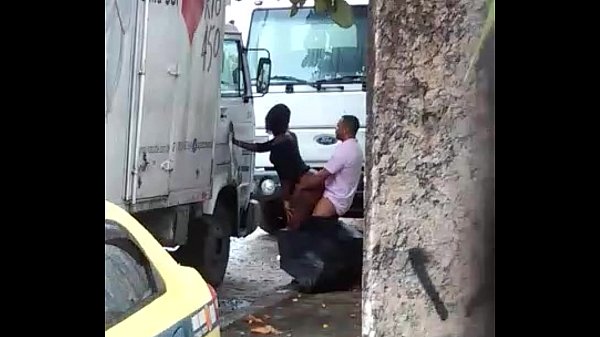 Comendo Morena Jovem Rabuda Na Rua Por Dinheiro