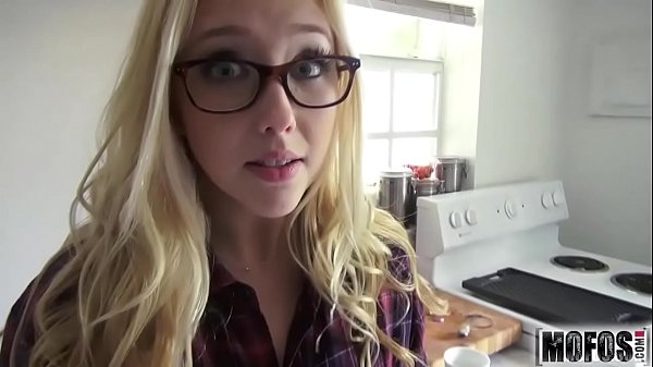 Nerd Loira Novinha Porno