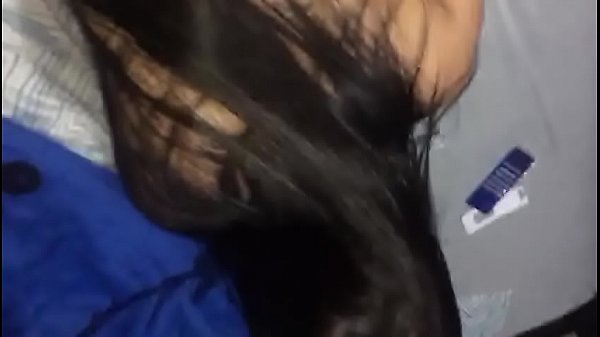 Novinha dando a buseta de corte curto