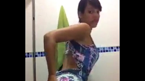 Novinha Gostosa Exibindo