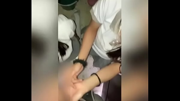 2 Novinha Chupando Pinto Na Escola - Video Porno Amador | Kabine Das Novinhas