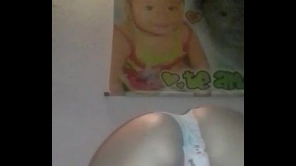 Adolescentes de 18 Anos Com Mini Short Mostrando A Bunda