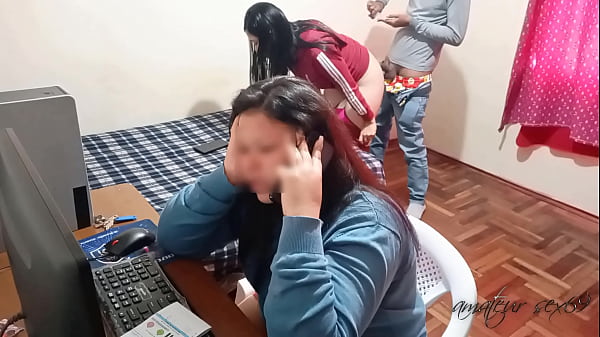 Amiga Da Esposa Falando Com Corno