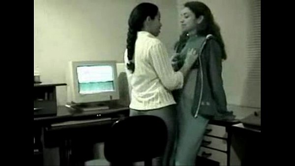 Amiga Pegando Na Bunda Da Outra Porn