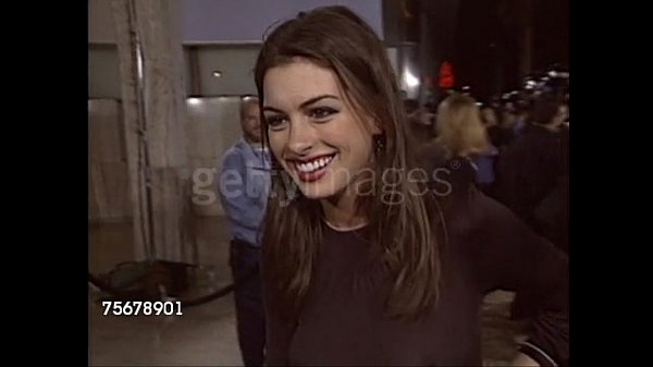 Anne Hathaway Nua Amador