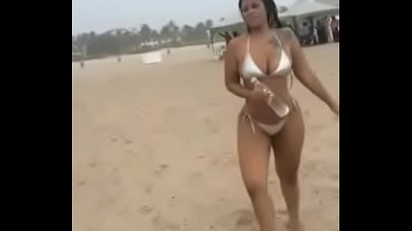 Botando Na Bunda Da Travesti