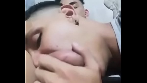 Chupando Peito Da Namorada Porno Gay Amador