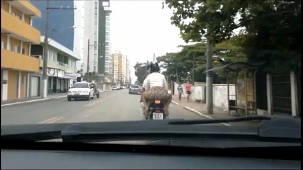 Enteada De Calcinha Flagra O Padrasto Na Punheta