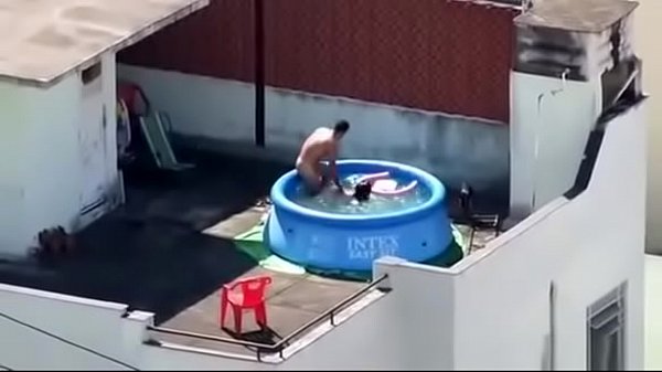 Foda Na Piscina