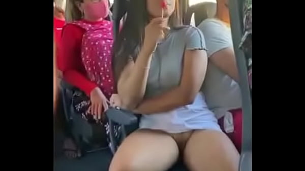 Japonesa Manja Rola Finge Encosta Cabeça No Pau Onibus Porno