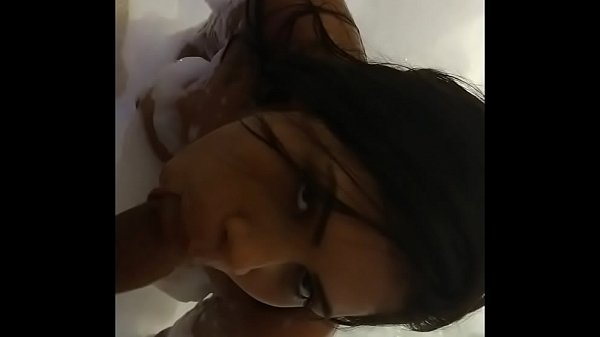 Lesbica Morena Cabelo Curto Com Loira Em Sexo Com Homem