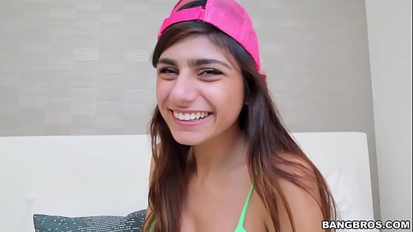 Mia Khalifa Dando Cuzinho E Buceta