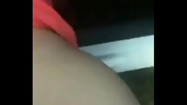 Novinha Esfregando A Bunda No Colo Do Padrasto No Sofá