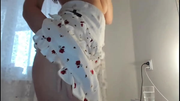 Novinha Tirando O Vestido