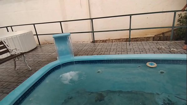 Pelado Na Piscina