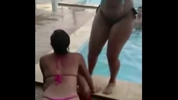 Porno Com Lesbica Ruiva Na Piscina