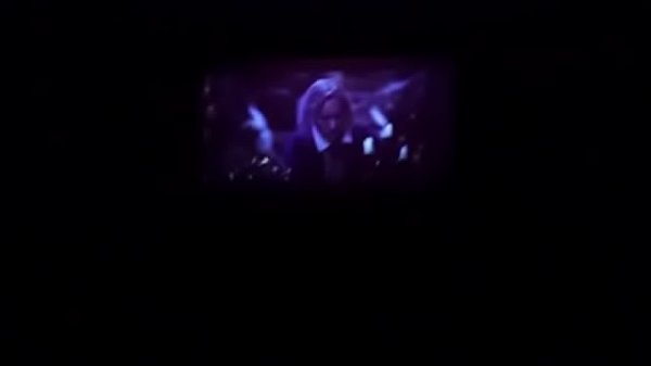 Travesti Brincando No Cinema Porno