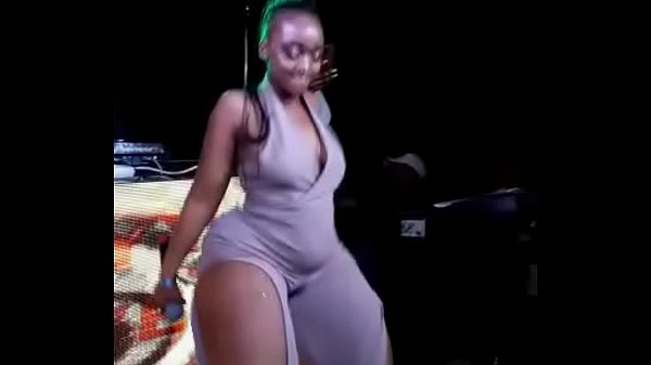 Africana Na Africa Dando A Bunda Gostosa