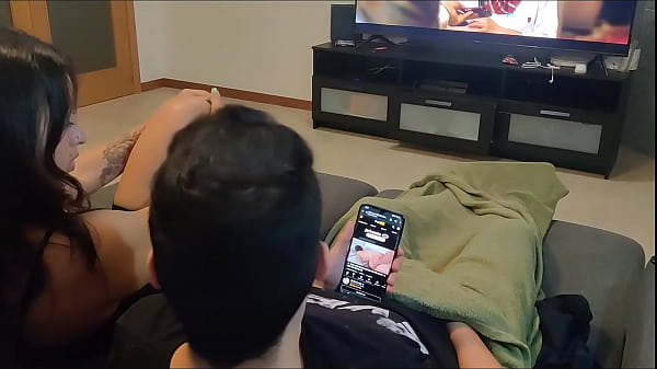 Assistindo Porno Com A Meia Irmã