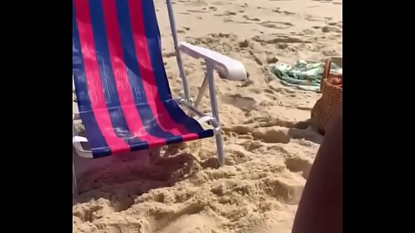 Batendo Uma Punheta Na Praia