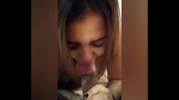 Cachorro Mamando Em Mulher Peituda