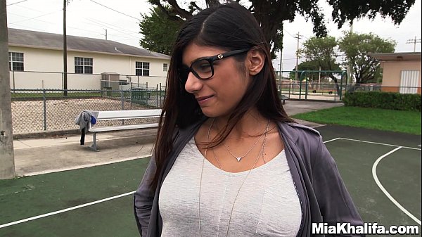 Fotos Da Mia Khalifa Levando No Cuzinho