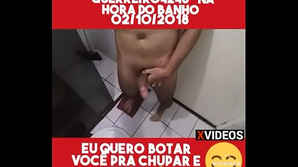 Gostosa Dando No Banho