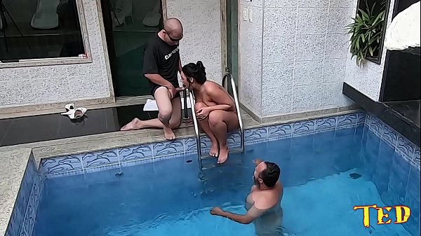 Homem Dando A Bunda Para O Cachorro