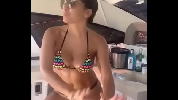 Peitos De Anitta