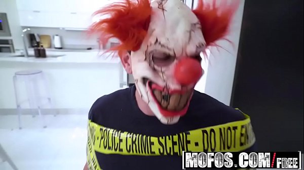 Ajudando A Mãe Com A Decoração De Halloween Vídeo Porno