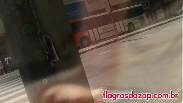 Mulher Andando Nua Na Rua