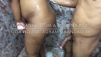 Mae coroa gostoza dando pro filho