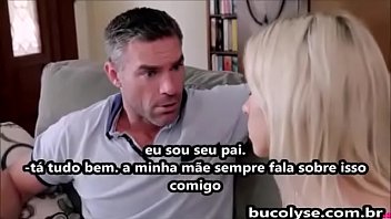 Pai arrombando a buceta da filha