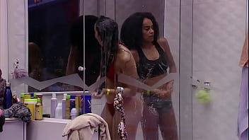 Poquete Natália deotado ex bbb