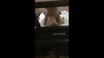 Sexo com putaria dando pra cachorro