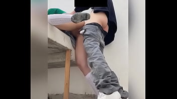 Estudante novinha dando na escola em video amador