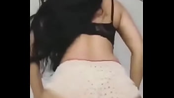 Novinha dançando pijama