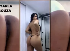 Ayarla Souza exibindo suas bucetinha no OnlyFans