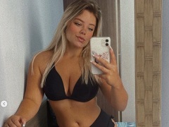 Giovanna Talamini novinha loira exibindo seus peitos gostosos sem roupa