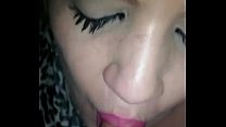 Tirando merda do cuzinho no pau travesti brasileira