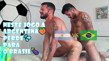 Gozando dentro da boca gay